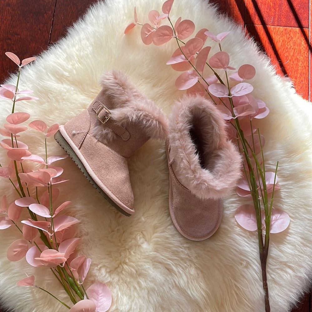NWT Children’s place Toddler Girls pink ankle shooties faux fur booties!